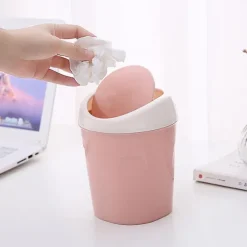 3 Mini Skraldespande i Plastik, Lille Bord-Skraldespand med Roterende Låg, til Hjemmet, Kontoret, Køkkenet, Toiletbordet, Soveværelset, Badeværelset (Blå+Grøn+Pink) | Fyndiq