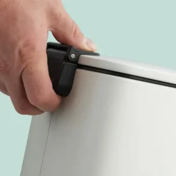 Firkantet pedalspand 6L med soft-Close låg