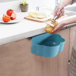 Moderigtig hængende skraldespand, køkkentilbehør med kompakt skraldespandsdesign til montering på skabslåge, pladsbesparende og holdbart materiale, blå, | Fyndiq