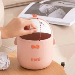 Skrivebords skraldespand, mini skraldespand, lille skraldespand, køkken skraldespand soveværelse skraldespand skrivebord papirkurv lille skrivebord papirkurv badeværelse papirkurv køkken tegneserie stil (Pink) | Fyndiq