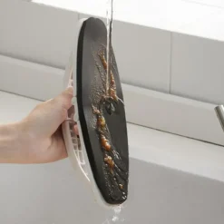 Skrubbebørste med sæbedispenser, svampeskrubber til køkkenvask og bordplader, ergonomisk håndtag, rengøringsværktøj til flere overflader til gryder og pander | Fyndiq