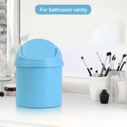 Swing Cover Bin, Lille Swing Affaldsbeholder Badeværelse Kosmetik Bordplade Bin Mini Affaldsspand Badeværelse Skraldespande med Swing Låg, Lille Skrivebords Affaldsbeholder til Blue | Fyndiq