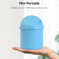 Swing Cover Bin, Lille Swing Affaldsbeholder Badeværelse Kosmetik Bordplade Bin Mini Affaldsspand Badeværelse Skraldespande med Swing Låg, Lille Skrivebords Affaldsbeholder til Blue | Fyndiq